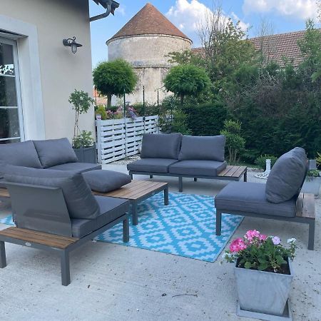 Les Rougemonts Eucalyptus Hotell Champguyon Exteriör bild