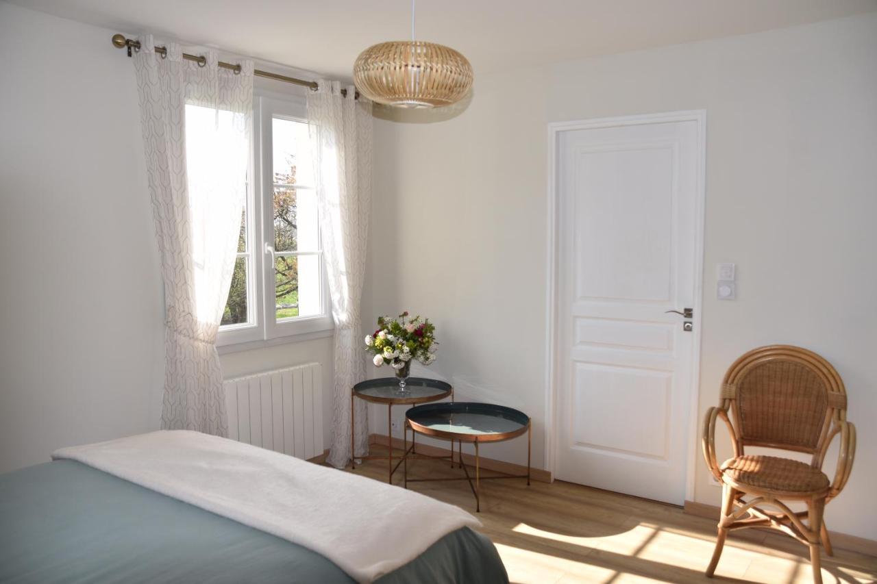 Les Rougemonts Eucalyptus Hotell Champguyon Exteriör bild