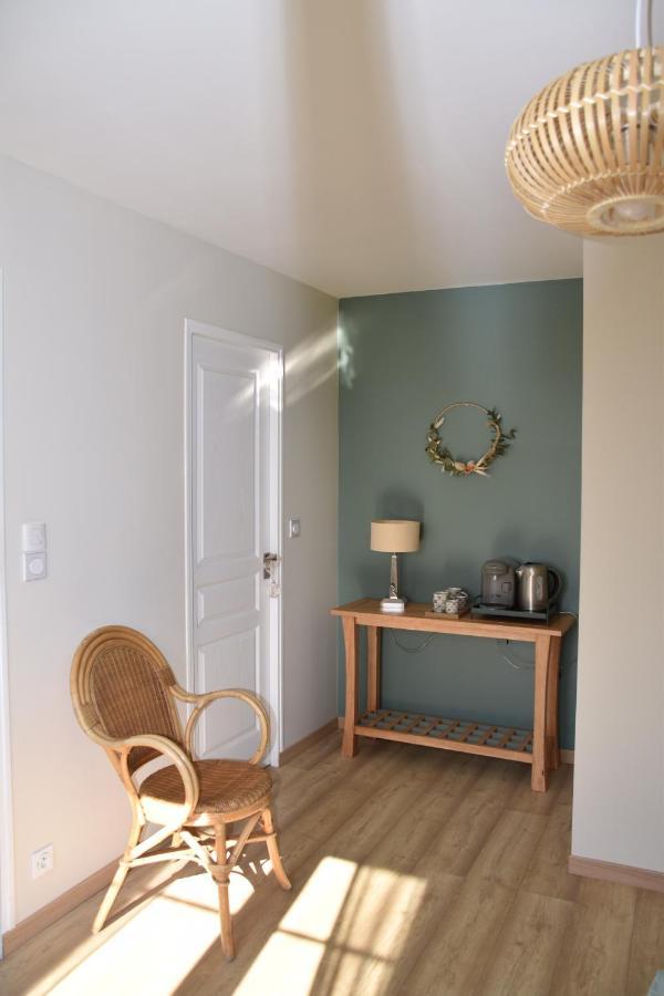 Les Rougemonts Eucalyptus Hotell Champguyon Exteriör bild