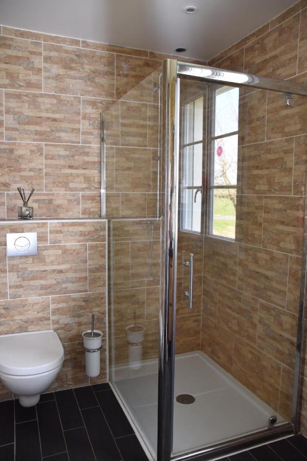 Les Rougemonts Eucalyptus Hotell Champguyon Exteriör bild