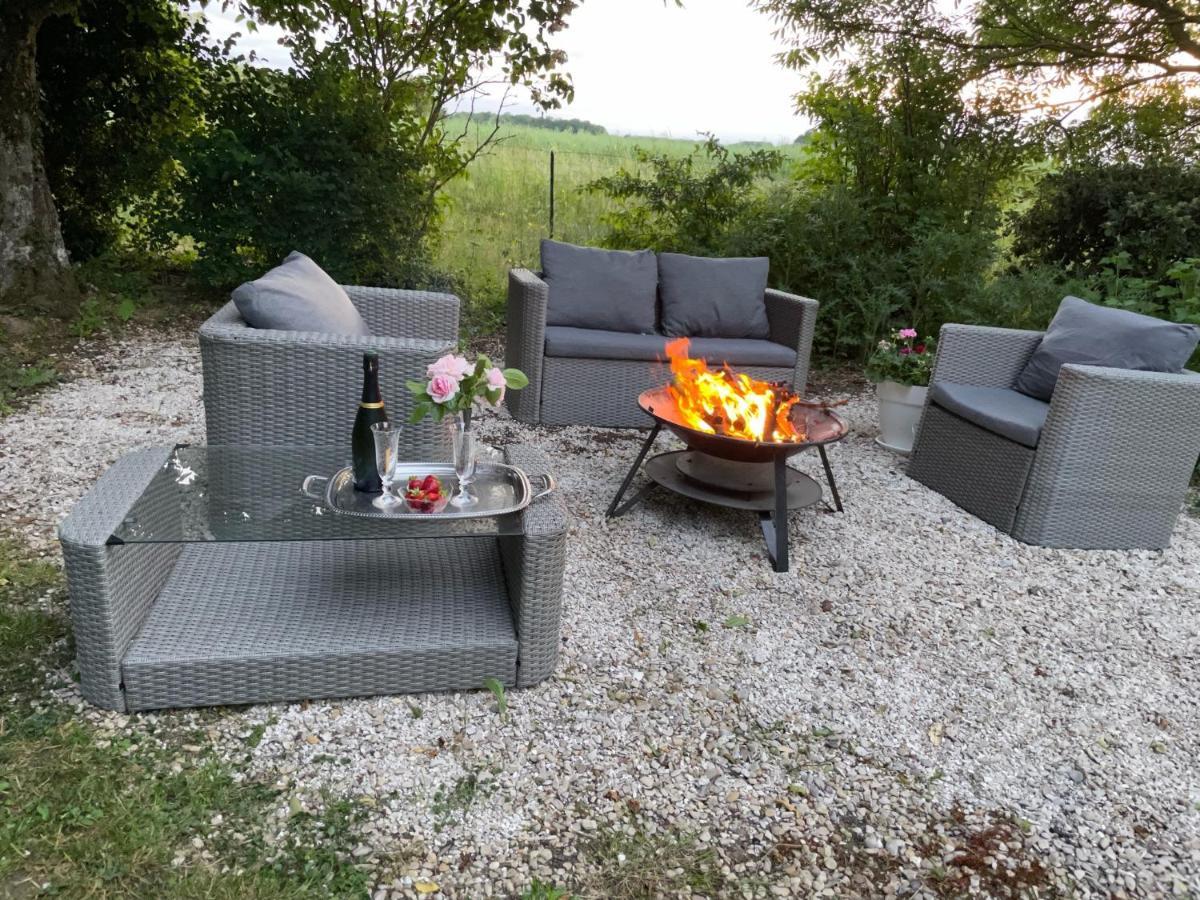 Les Rougemonts Eucalyptus Hotell Champguyon Exteriör bild