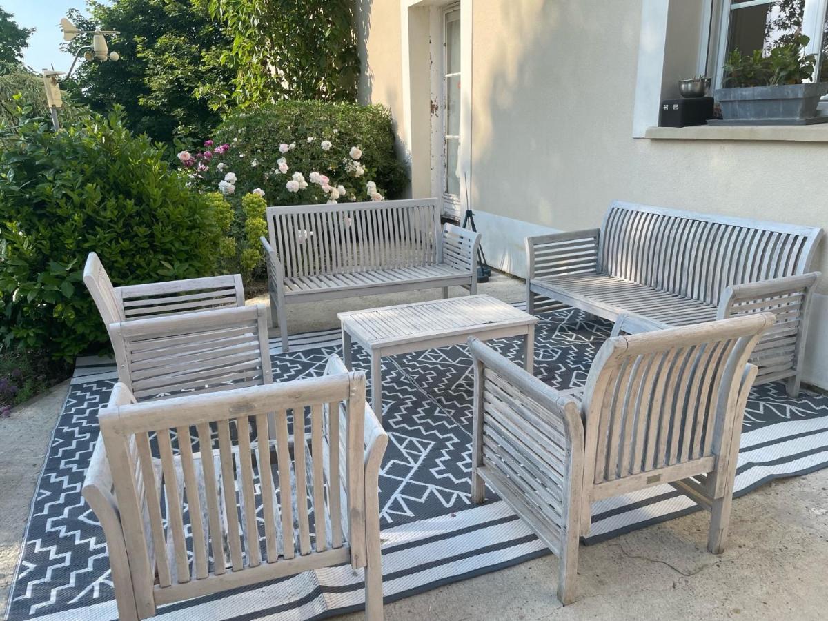 Les Rougemonts Eucalyptus Hotell Champguyon Exteriör bild